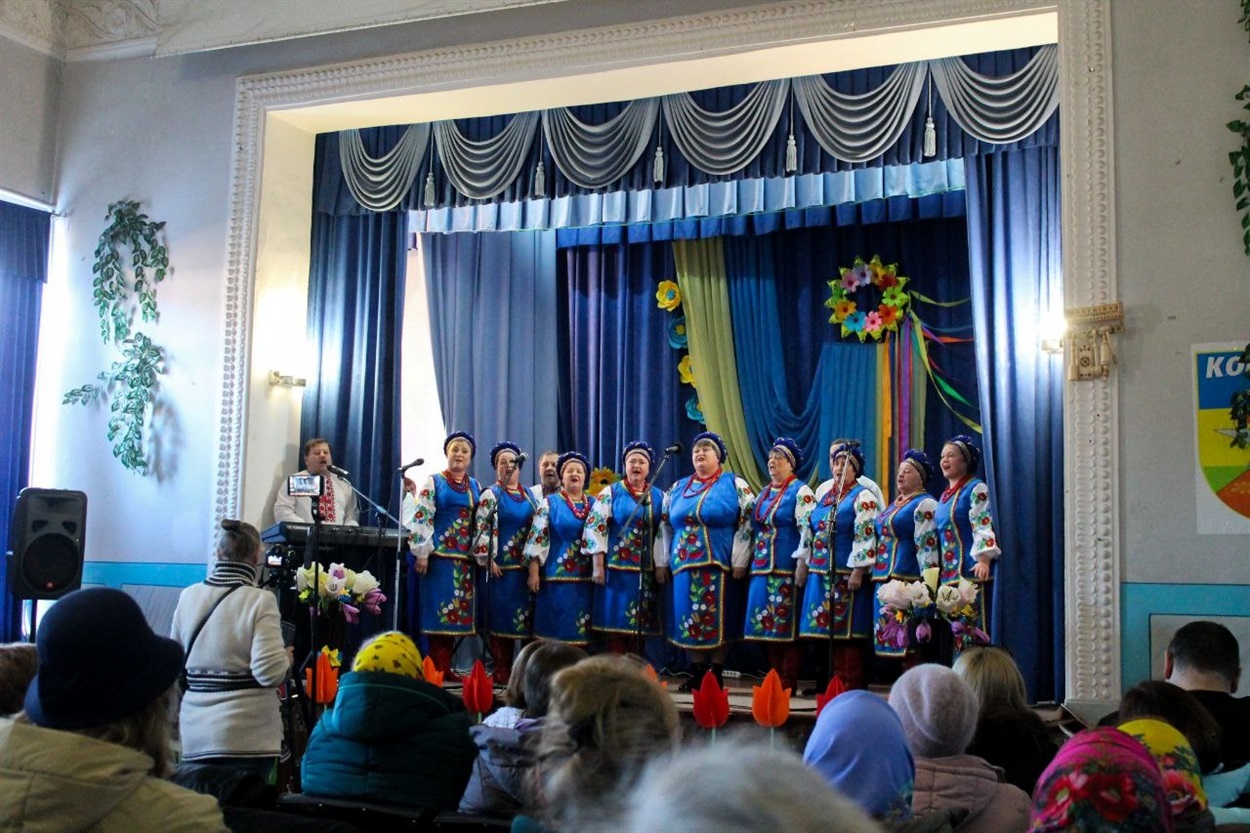 На концерті "Мелодія весни та жіночого серця" у Ковалині зібрали гроші для ЗСУ