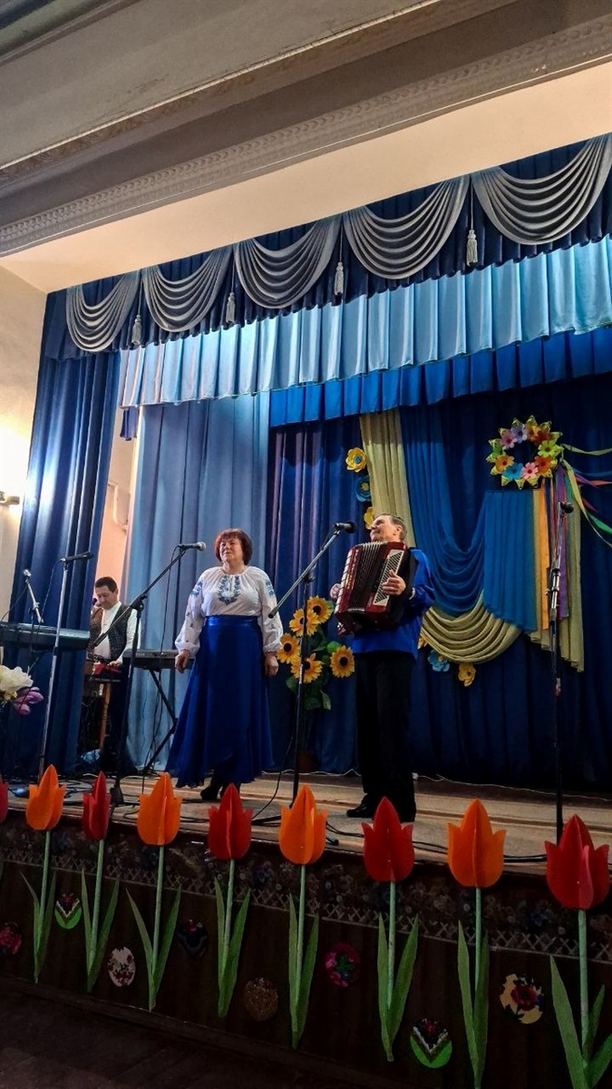 На концерті "Мелодія весни та жіночого серця" у Ковалині зібрали гроші для ЗСУ