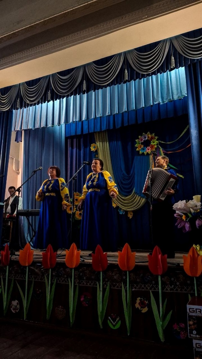 На концерті "Мелодія весни та жіночого серця" у Ковалині зібрали гроші для ЗСУ