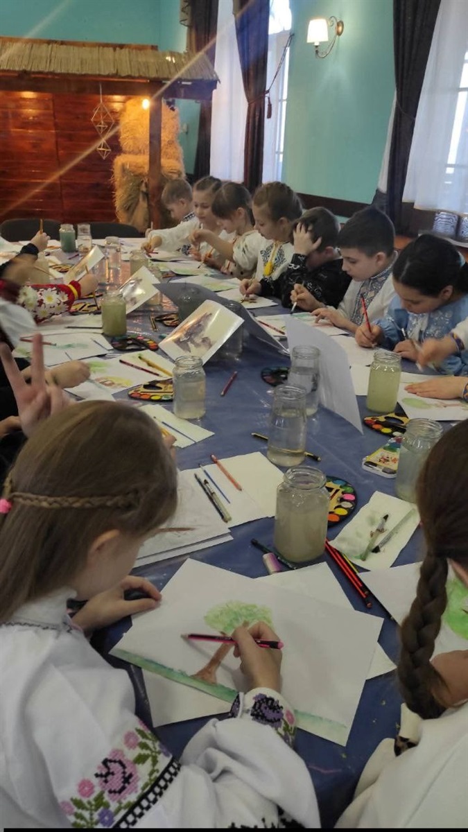 Учні під час створення своїх живописних картин