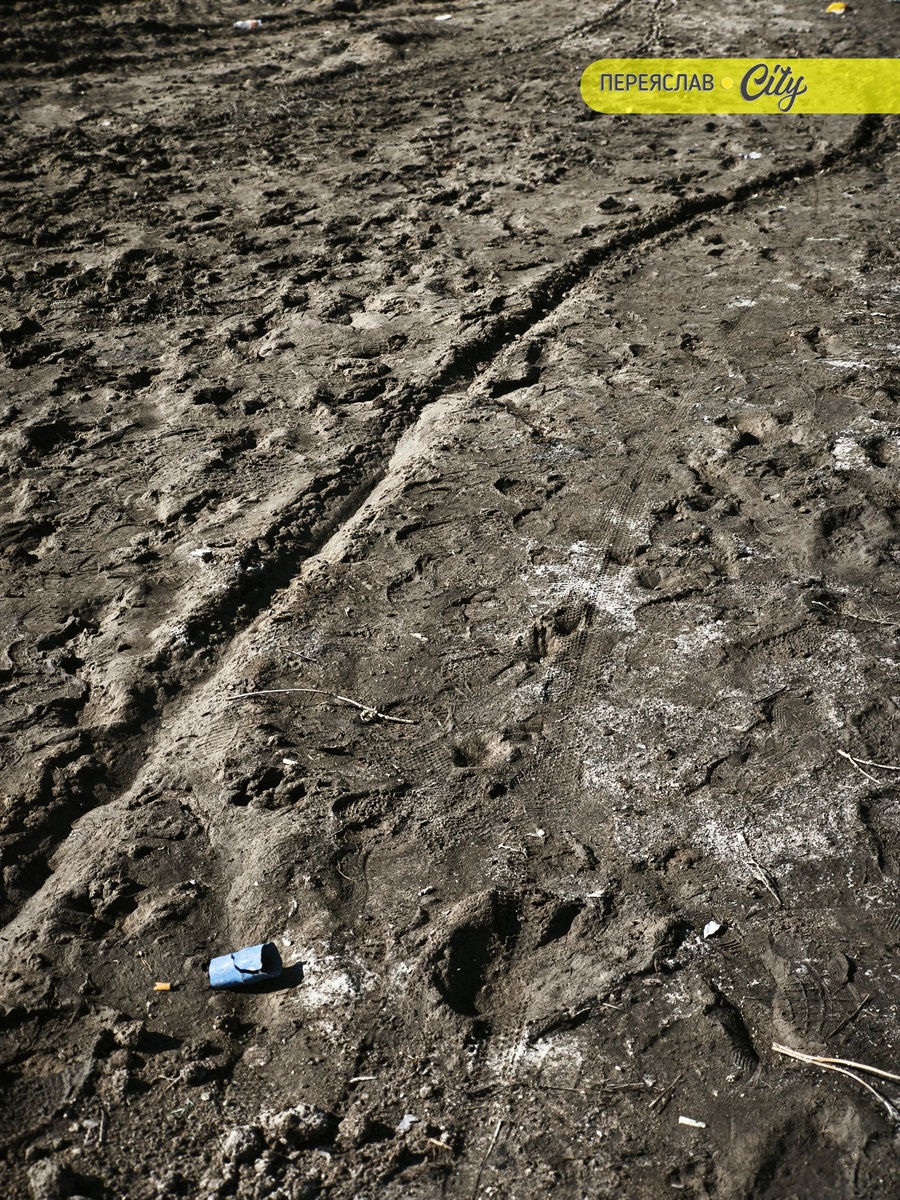 Зручну стежку над Альтою в Переяславі засипали болотним мулом під час робіт зі створення "міського ставка"