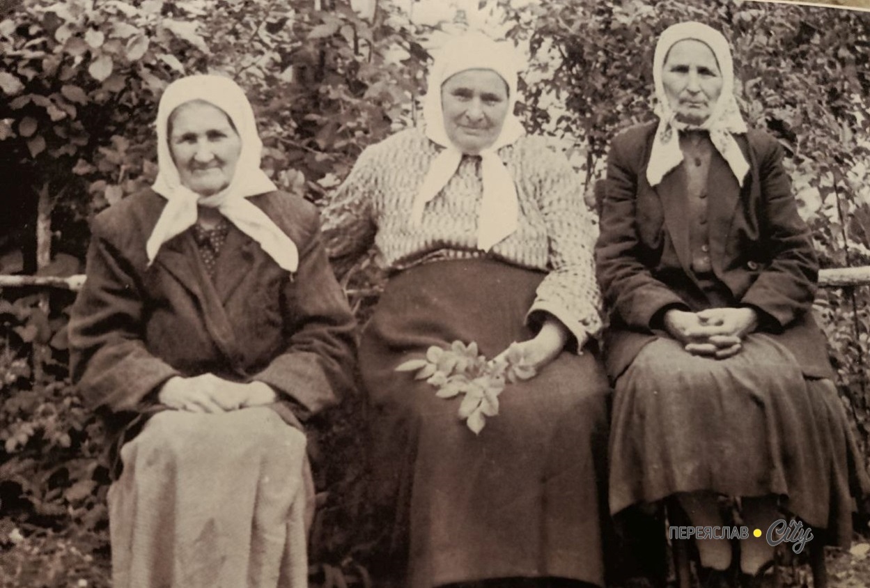 Три сестри Тарапон: Василенко Ефросинія Петрівна (зліва), Малашевська Ганна Петрівна ( в центрі) та Боярин Софія Петрівна