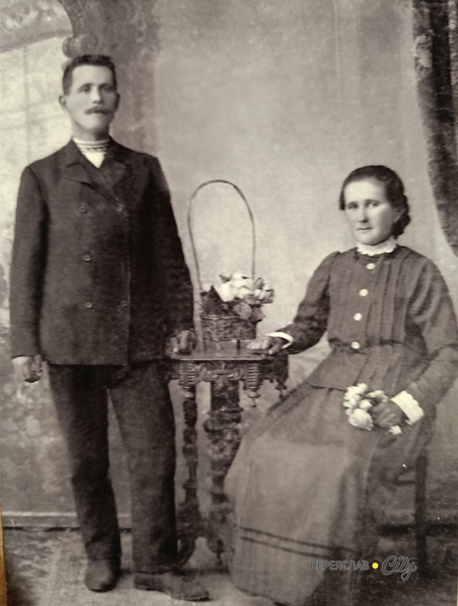 Подружжя Василенків Феофан Лук'янович та Ефросинія Петрівна (в дівоцтві Тарапон) 