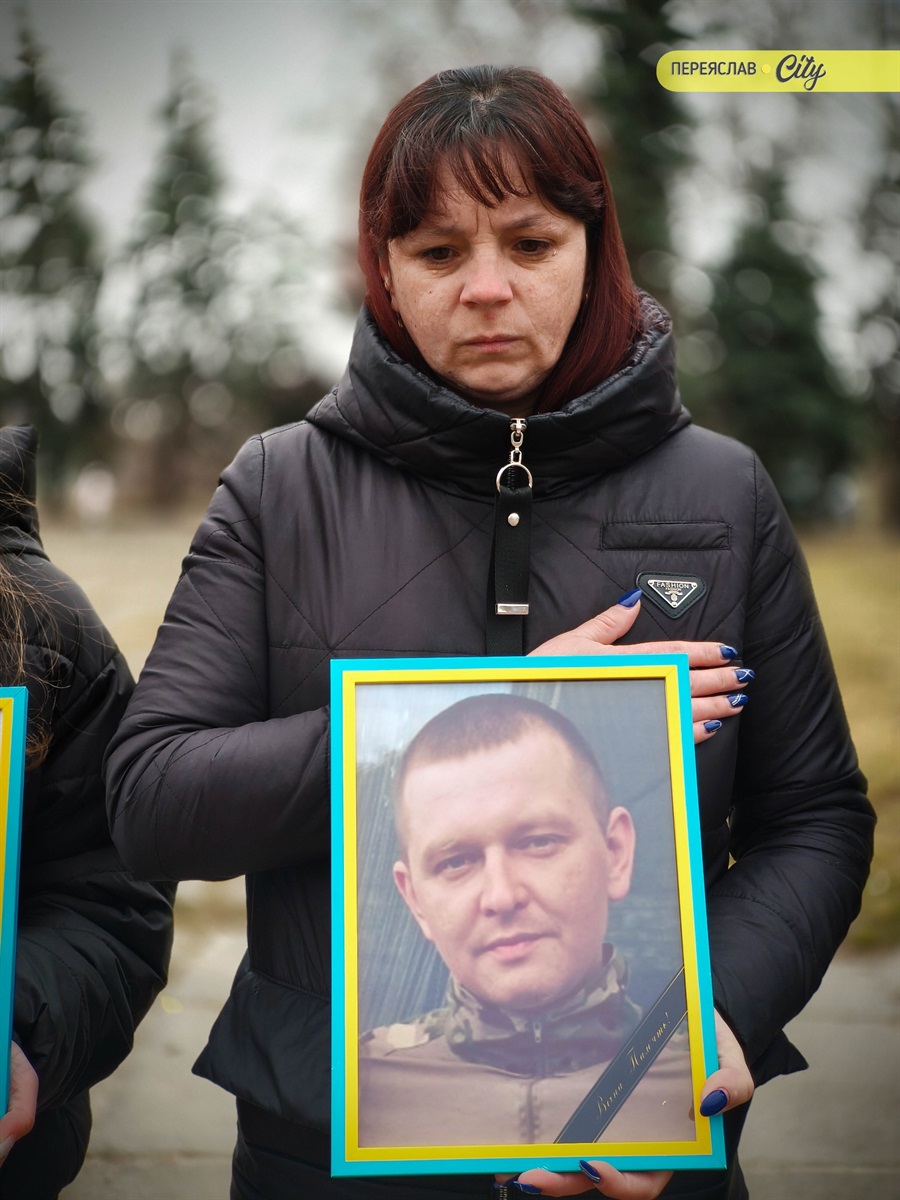 ​​Хвилина мовчання та мовчазна акція нагадування родин зниклих безвісти, полонених та загиблих захисників. Переяслав, 21 березня 2026 р.​​