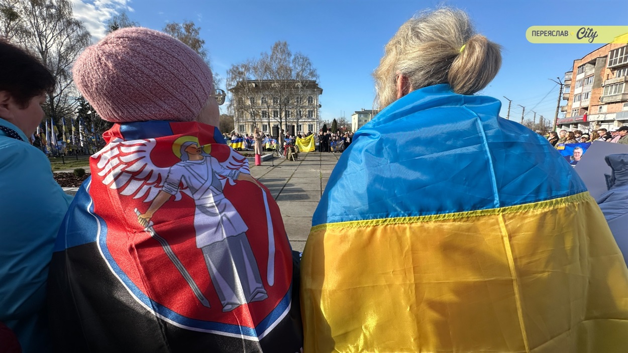 «Я самотня і хвора, але молюся, щоб дочекатися синів»: у Переяславі відкрили "Дерево надії"