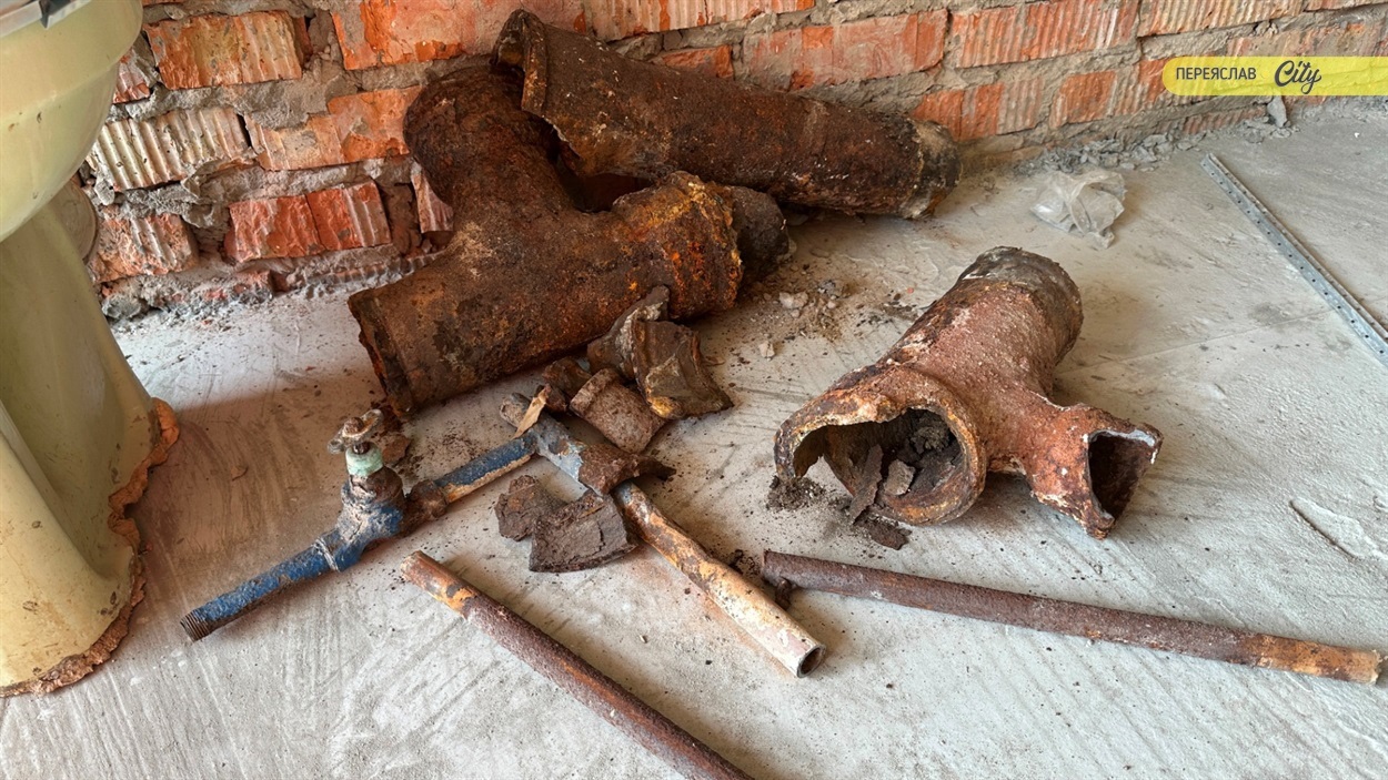 В такому стані були труби водопроводу та каналізації  на кухні ліцею 