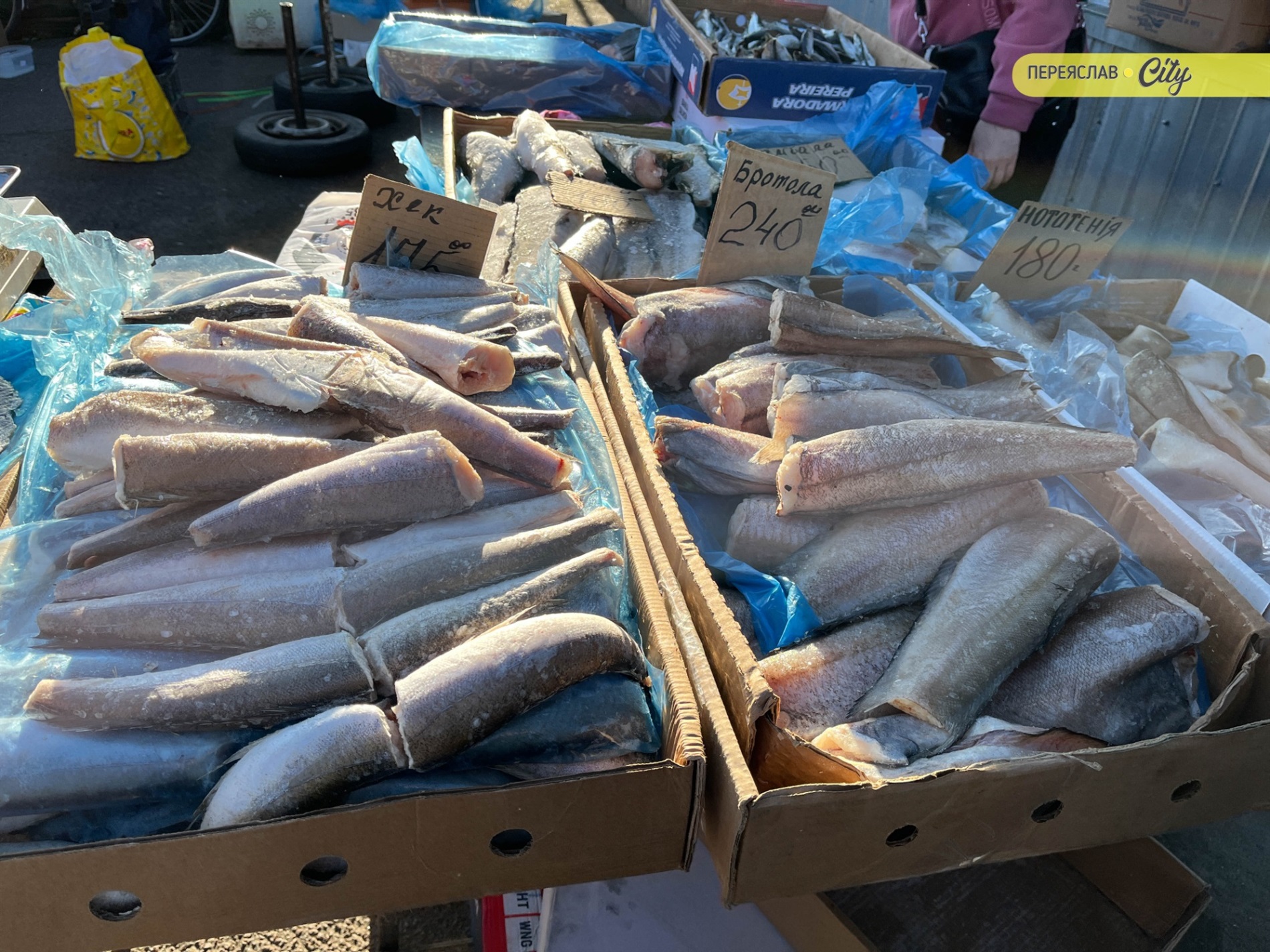 На базарі у Переяславі подорожчала курятина на 20 гривень, а свинячу підчеревину продавали по 380