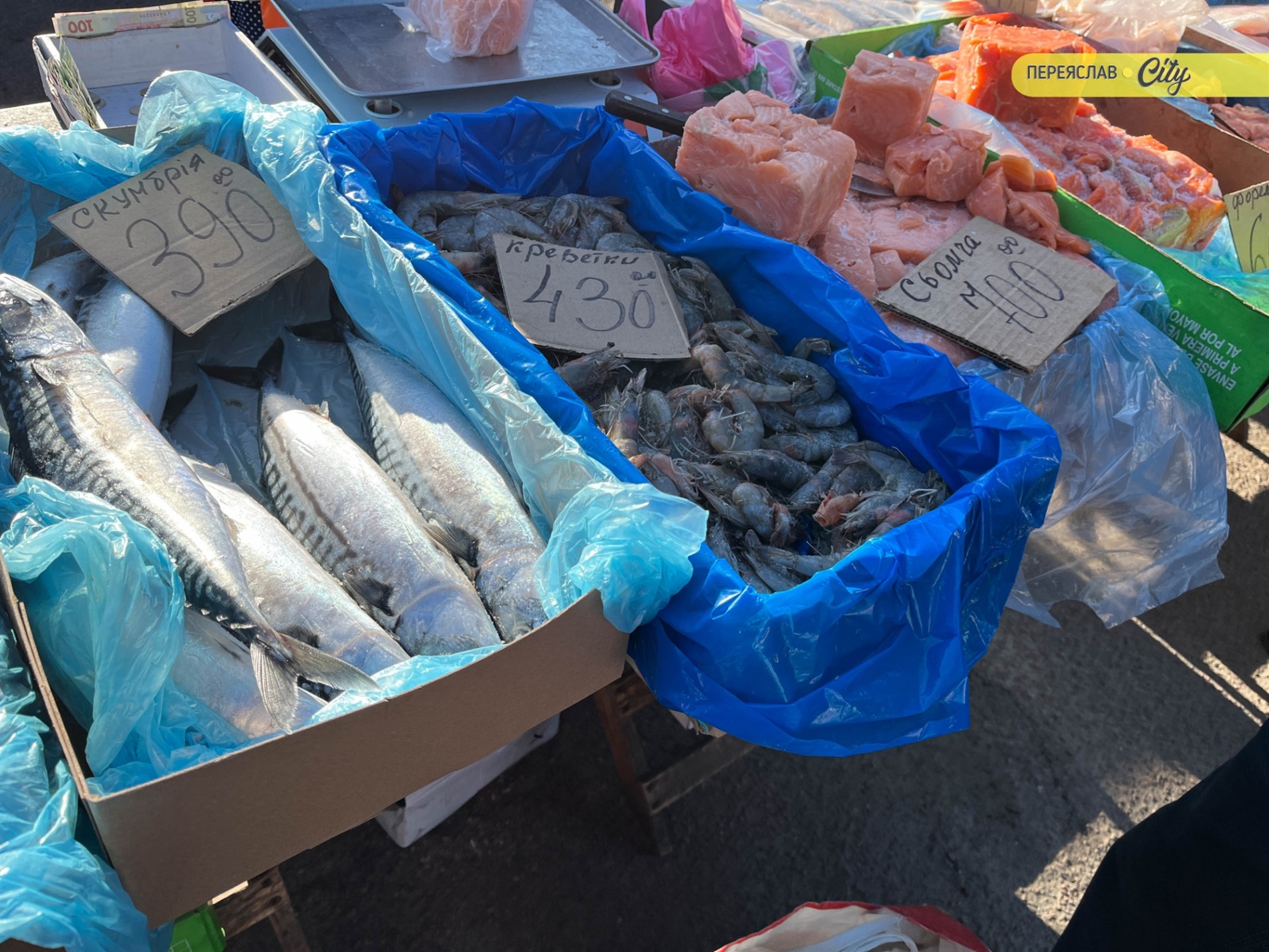На базарі у Переяславі подорожчала курятина на 20 гривень, а свинячу підчеревину продавали по 380
