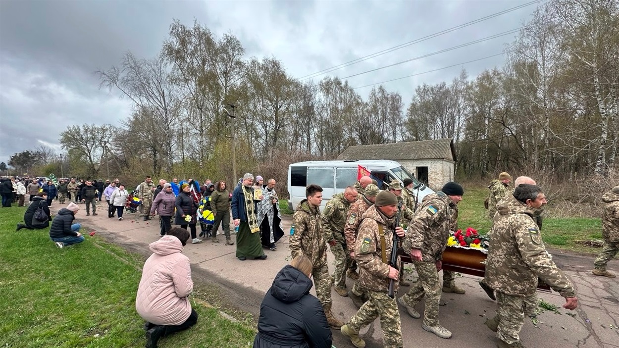 На Переяславщині попрощалися із Героєм Олександром Чумаком, він був єдиним сином у батьків