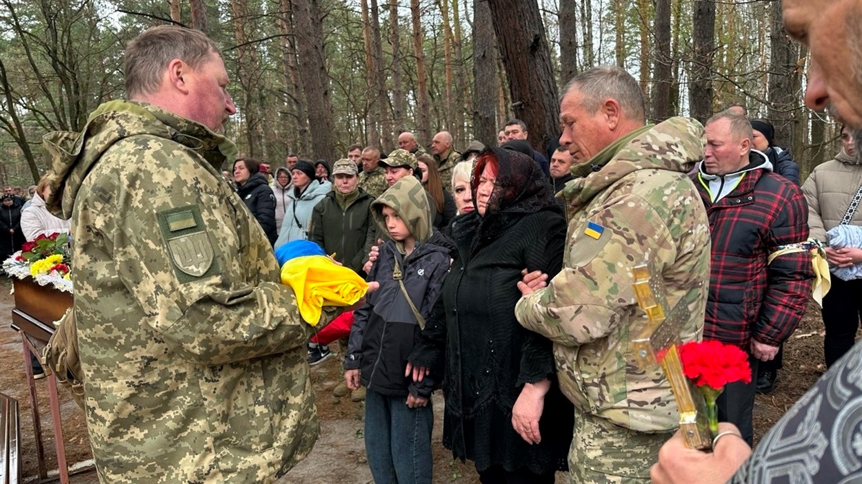 На Переяславщині попрощалися із Героєм Олександром Чумаком, він був єдиним сином у батьків