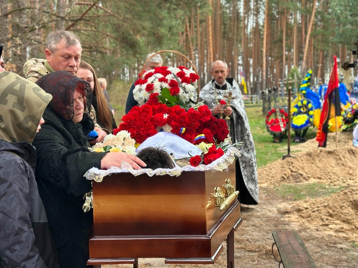 На Переяславщині попрощалися із Героєм Олександром Чумаком, він був єдиним сином у батьків