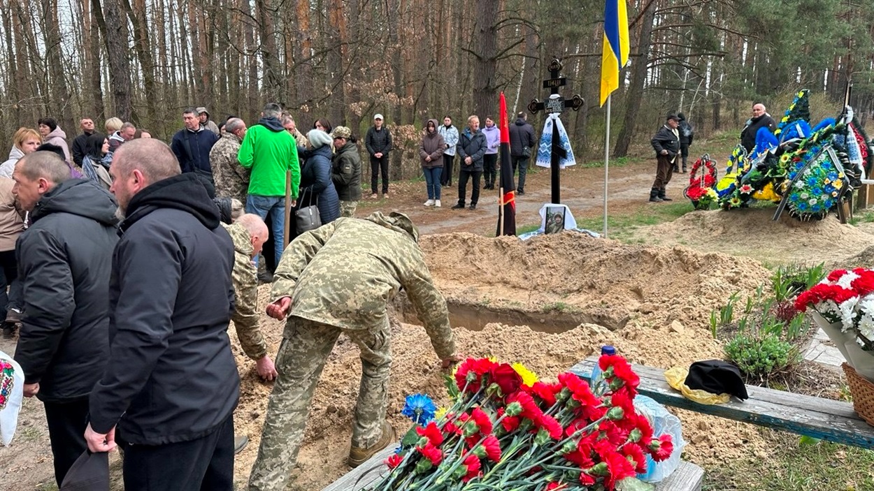 На Переяславщині попрощалися із Героєм Олександром Чумаком, він був єдиним сином у батьків