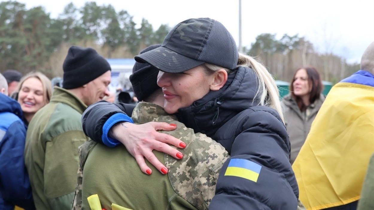 Напередодні Великодня з російського полону повернули 175 українських захисників та 7 цивільних