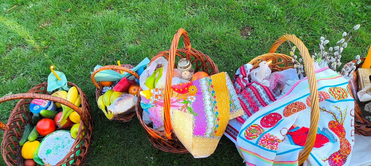 Як освячували великодні кошики на Переяславщині ФОТО