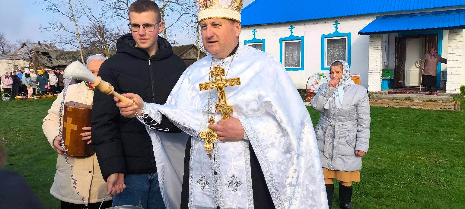 Як освячували великодні кошики на Переяславщині ФОТО