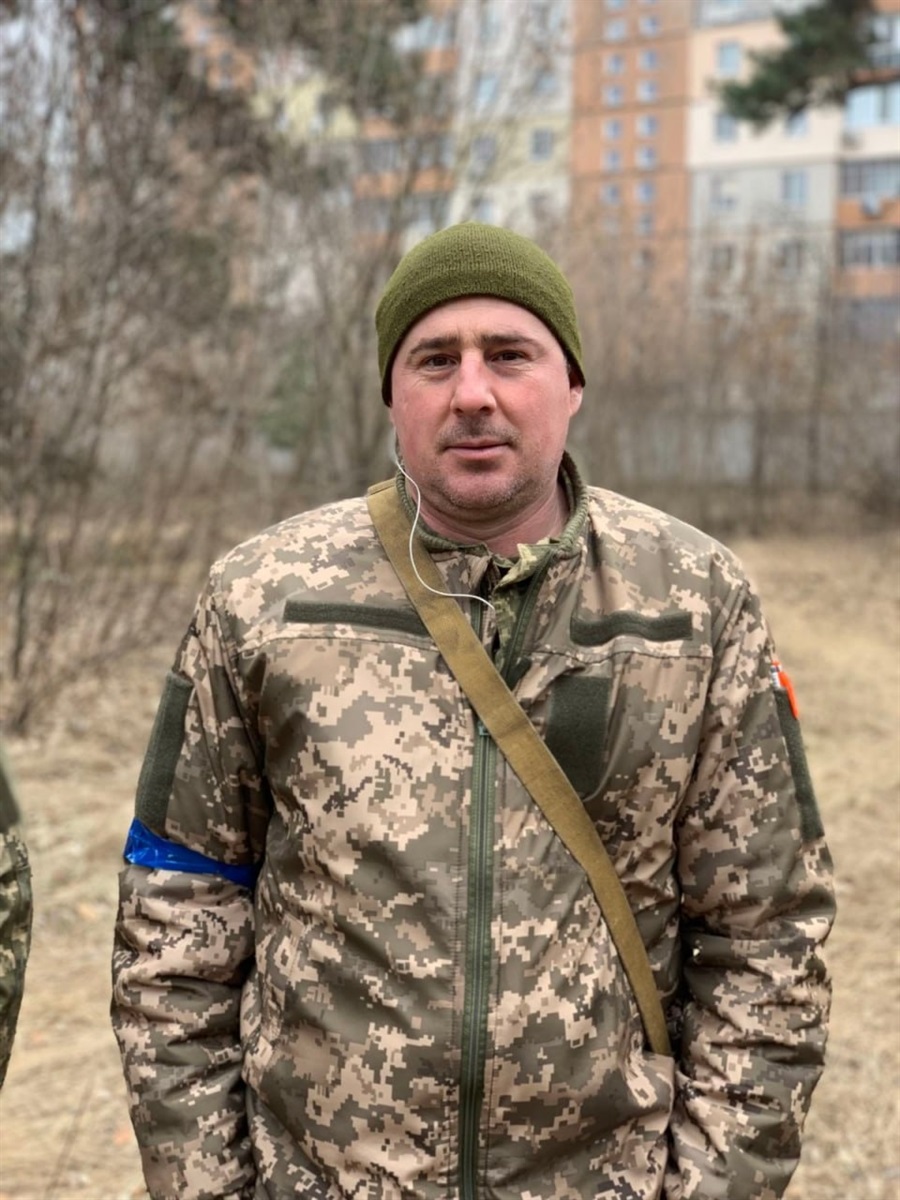 Віталій Савченко служив радіотелефоністом відділення управління взводу управління протитанкової артилерійської батареї, березень 2022 року.