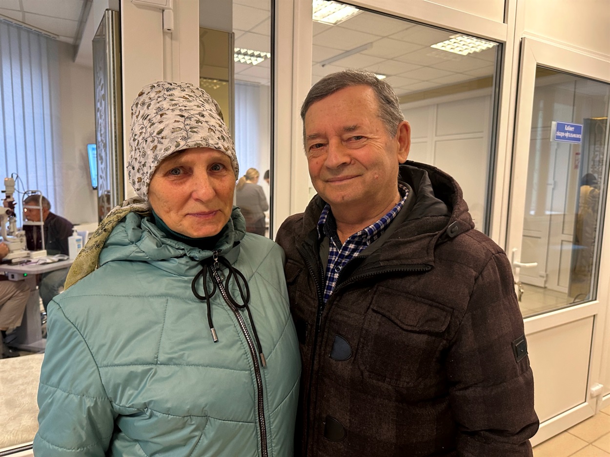 Олександр: "Раніше дружина була моїми "очима", а тепер я без окулярів читаю!" 