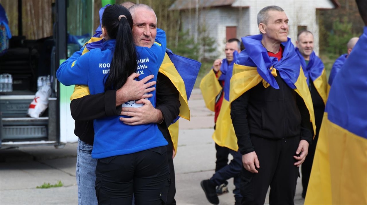 Україна повернула додому 193 Захисників: відбувся 73-й обмін полоненими з рф
