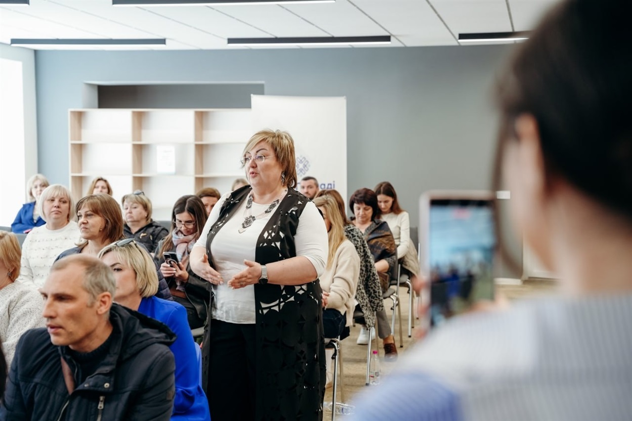 На публічний звіт підприємств компанії МХП в Мирному запросили представників усіх партнерських громад, було живе спілкування 