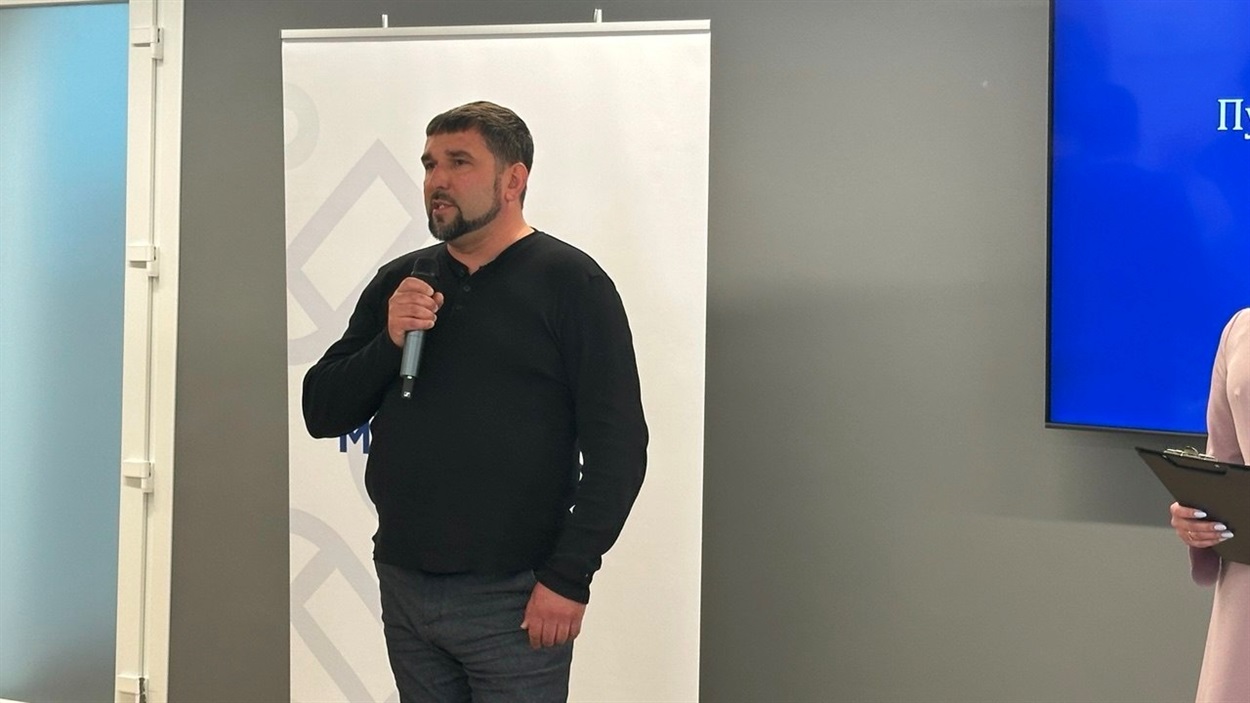 На публічний звіт підприємств компанії МХП в Мирному запросили представників усіх партнерських громад, було живе спілкування 