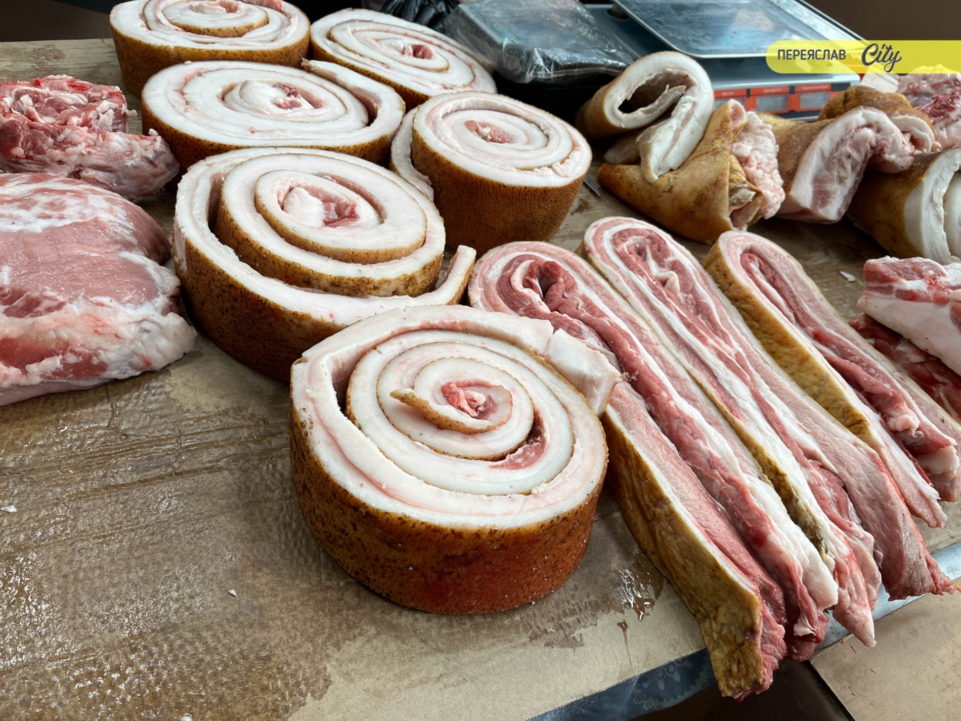 На базарі у Переяславі почали продавати розсаду огірків – по 25 гривень за рослину