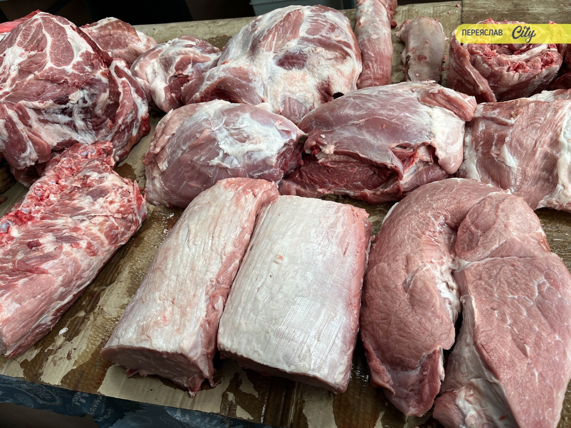 На базарі у Переяславі почали продавати розсаду огірків – по 25 гривень за рослину