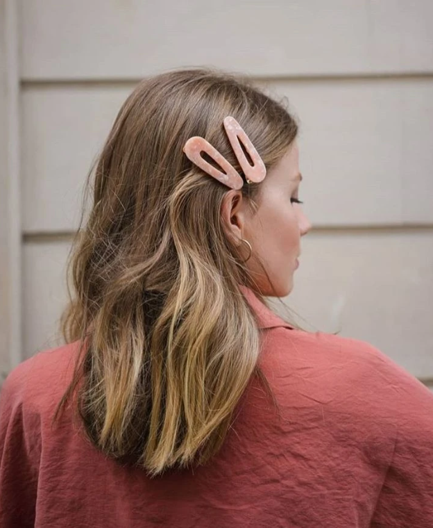 Заколки як акцент у повсякденному стилі: як маленька деталь змінює весь образ