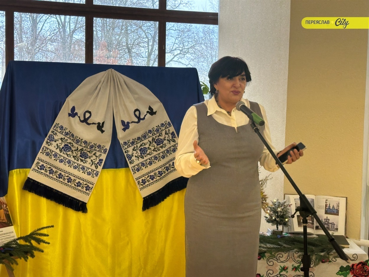 Голова ГО "Жінки роду" Ірина Таранова в Переяславі з всеукраїнською виставкою "Рушник надії", грудень 2025 р. 