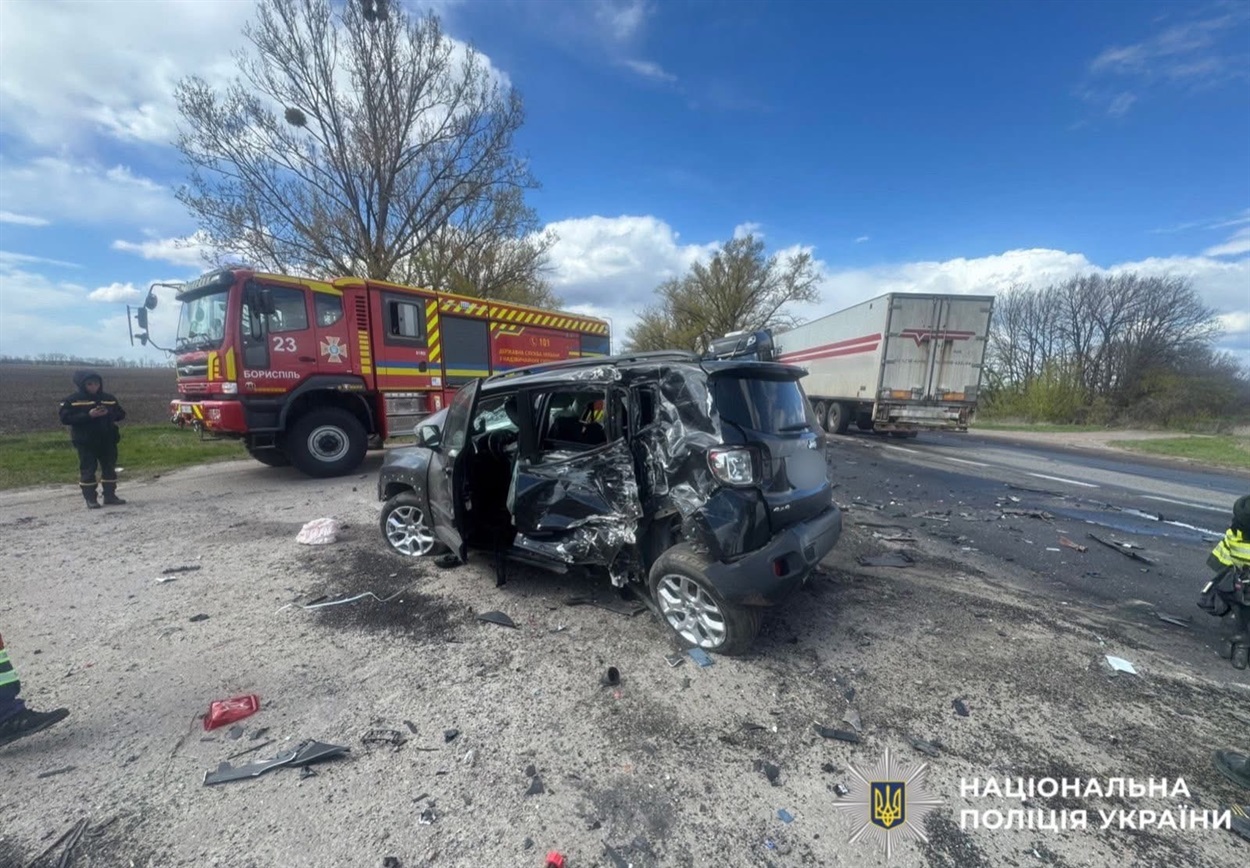 Смертельна ДТП на Бориспільщині: на трасі Київ — Переяслав зіткнулися три автомобілі