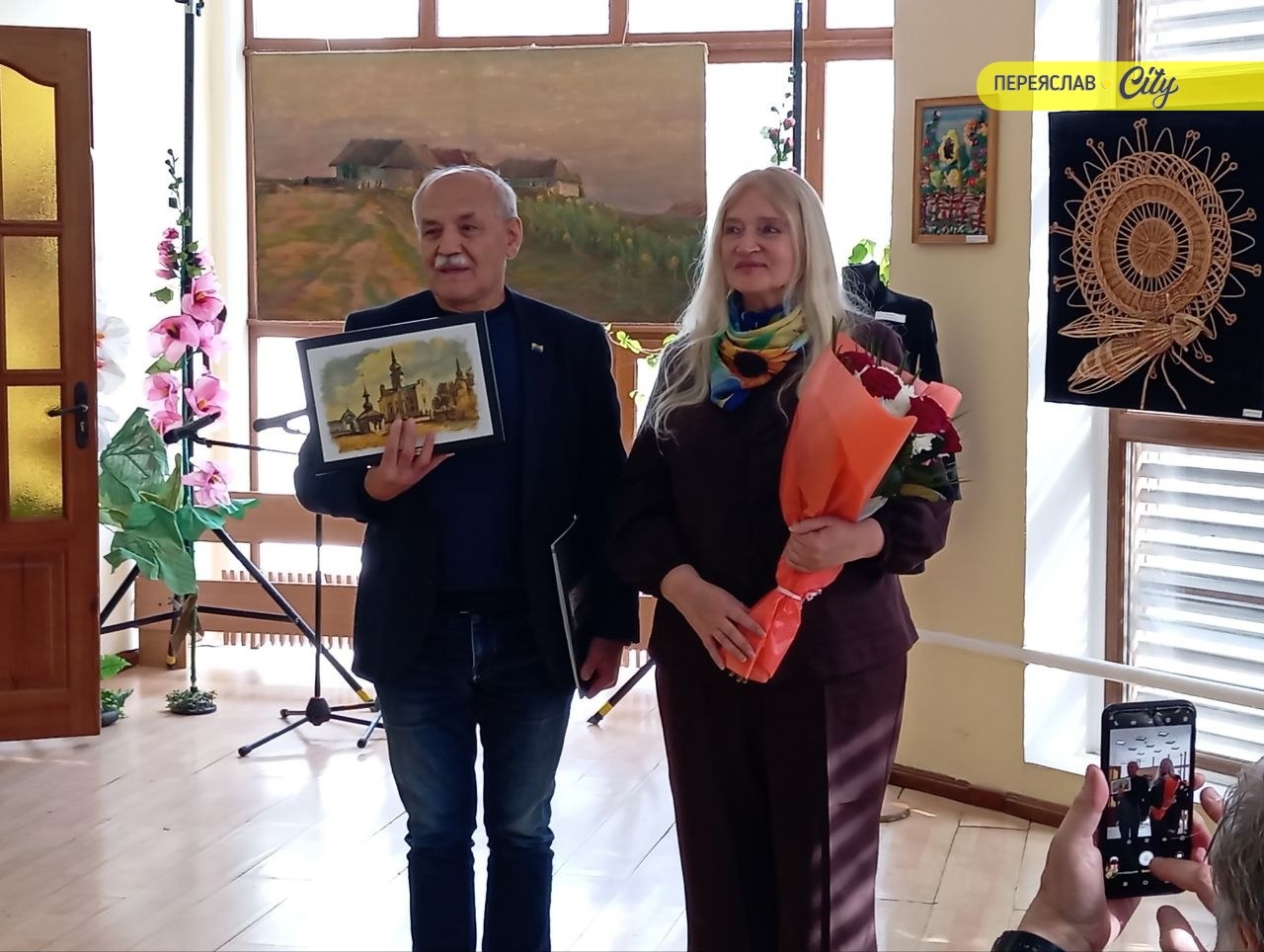 У Переяславі вже розквітли соняшники на картинах і вишивках проєкту про сонячне відродження