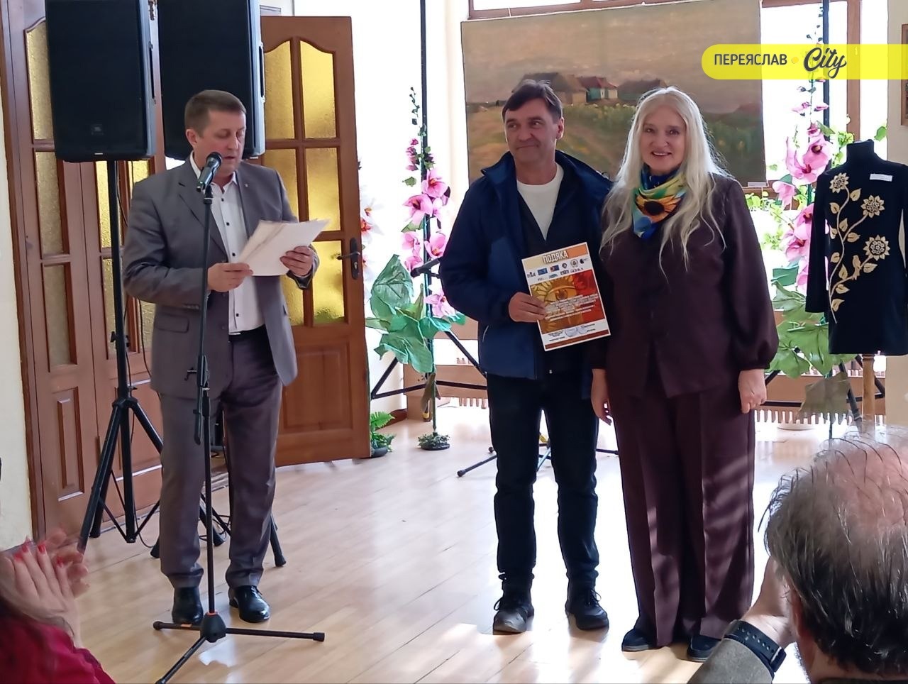 У Переяславі вже розквітли соняшники на картинах і вишивках проєкту про сонячне відродження