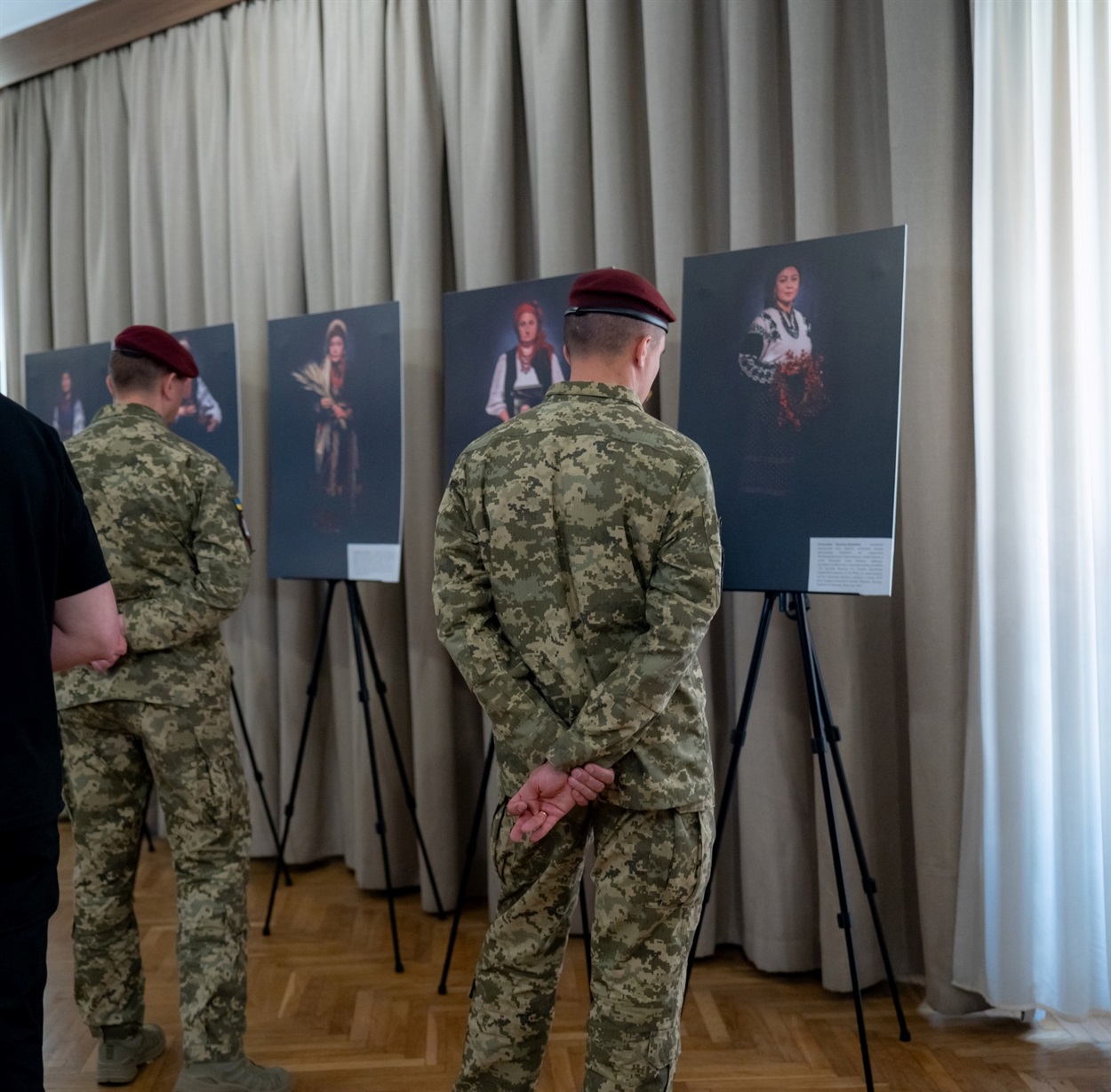 Презентація виставки "Горизонти надії" в Київській опері до Дня матері 
