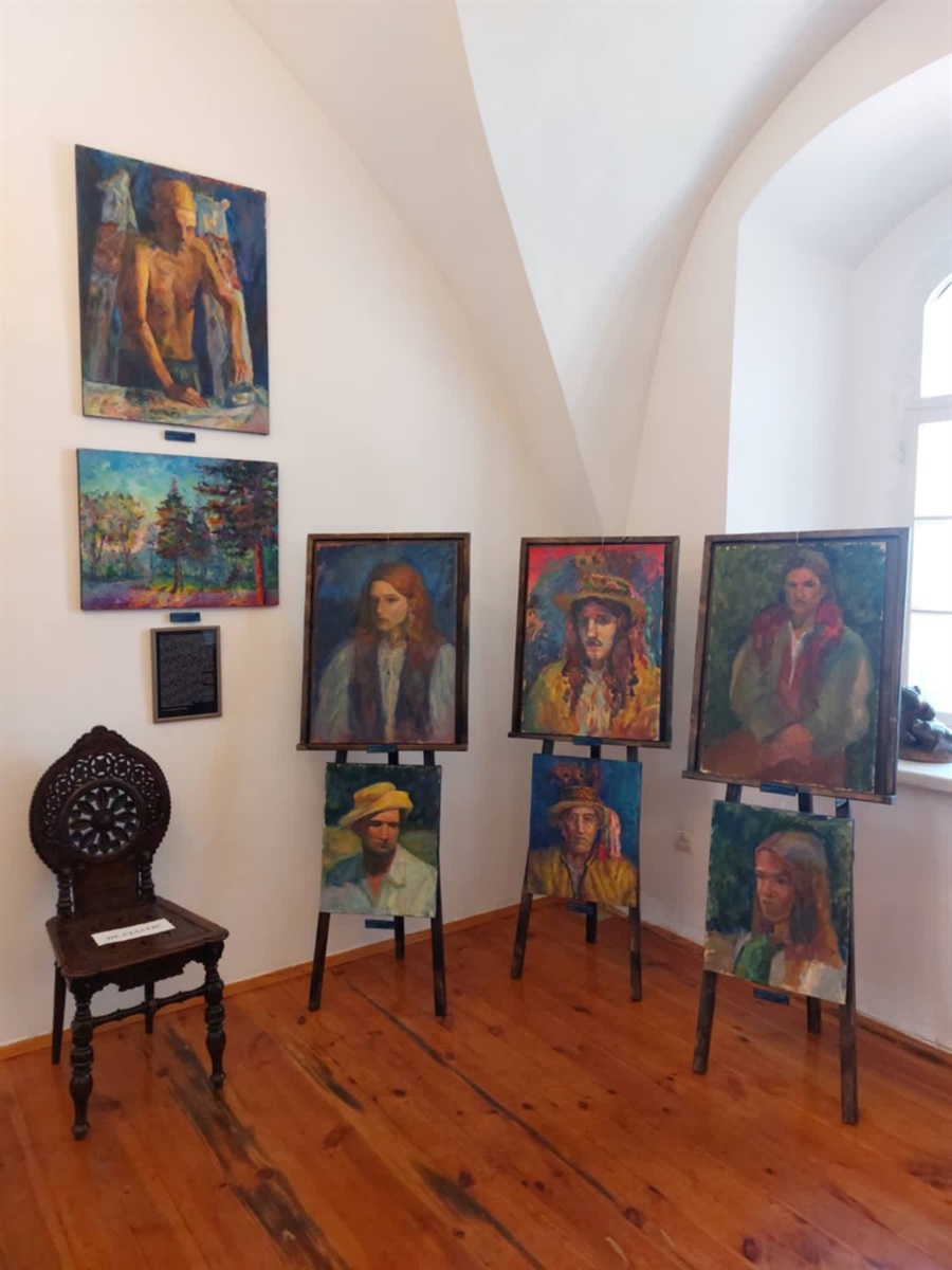 Художня виставка 19-річної Карини Кузьменко «Живопис динамічний. Академія» відкрилася у Переяславі