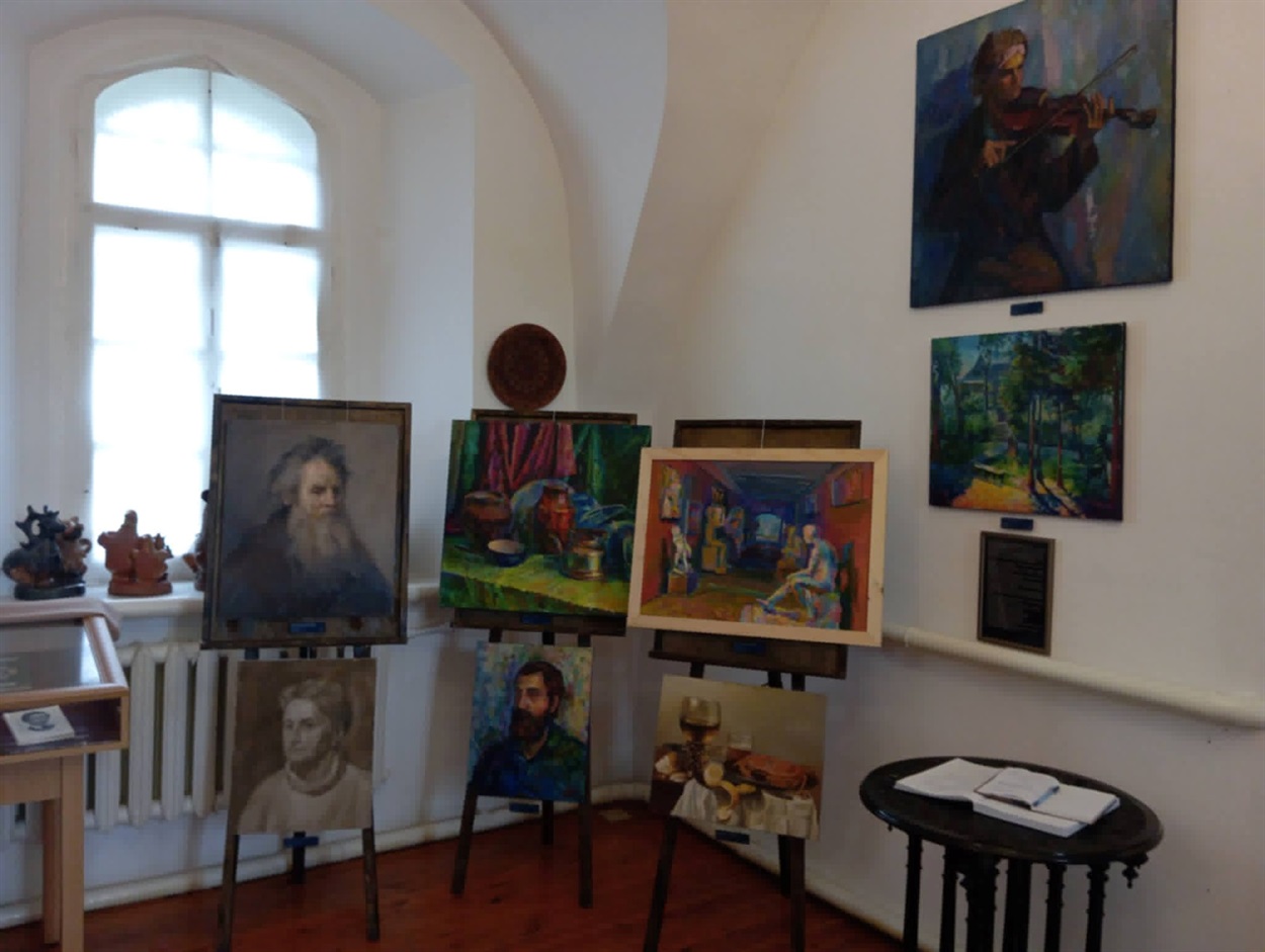 Художня виставка 19-річної Карини Кузьменко «Живопис динамічний. Академія» відкрилася у Переяславі