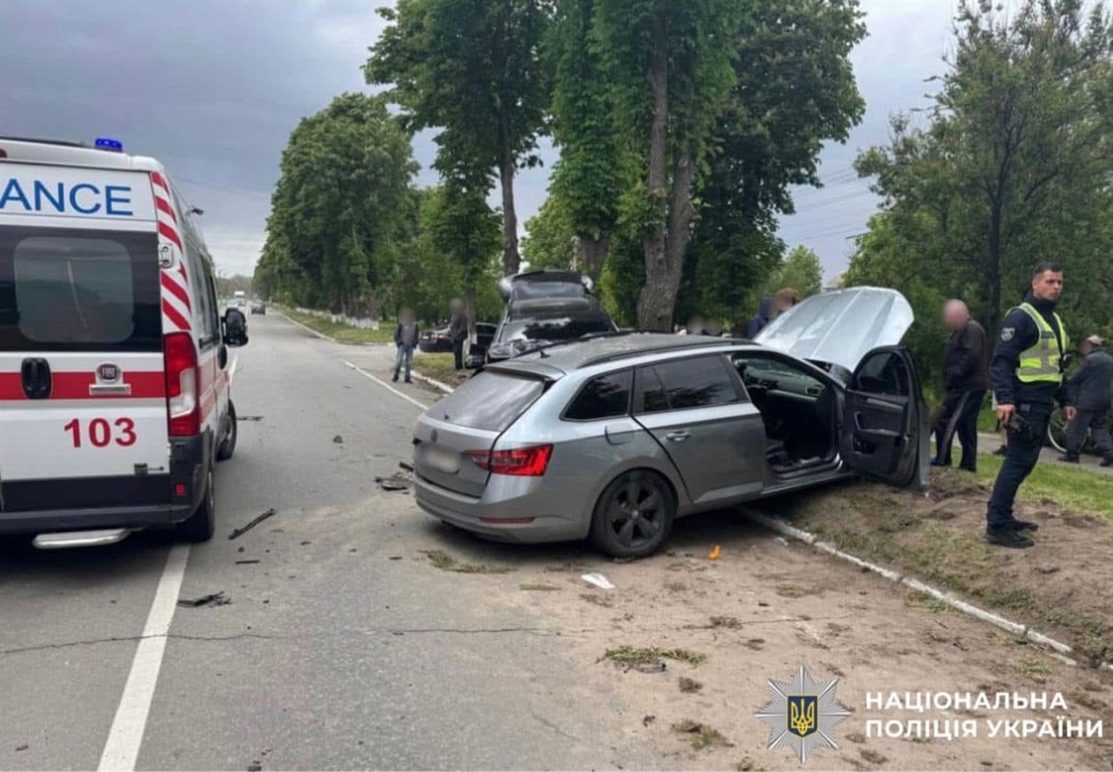 У Переяславі учень на навчальному DAF їхав заднім ходом і зачепив дорогий легковик: хроніка поліції