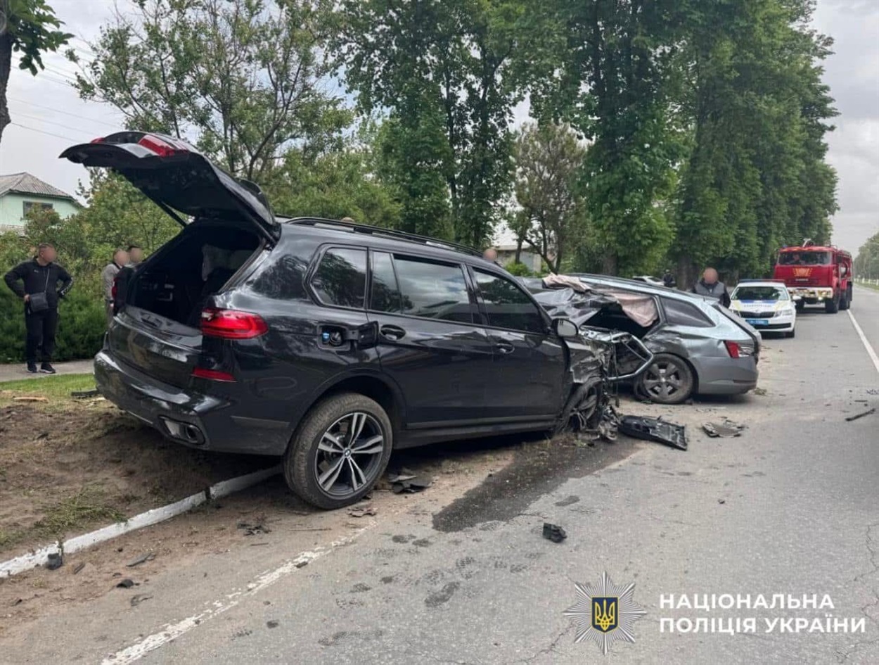 У Переяславі учень на навчальному DAF їхав заднім ходом і зачепив дорогий легковик: хроніка поліції