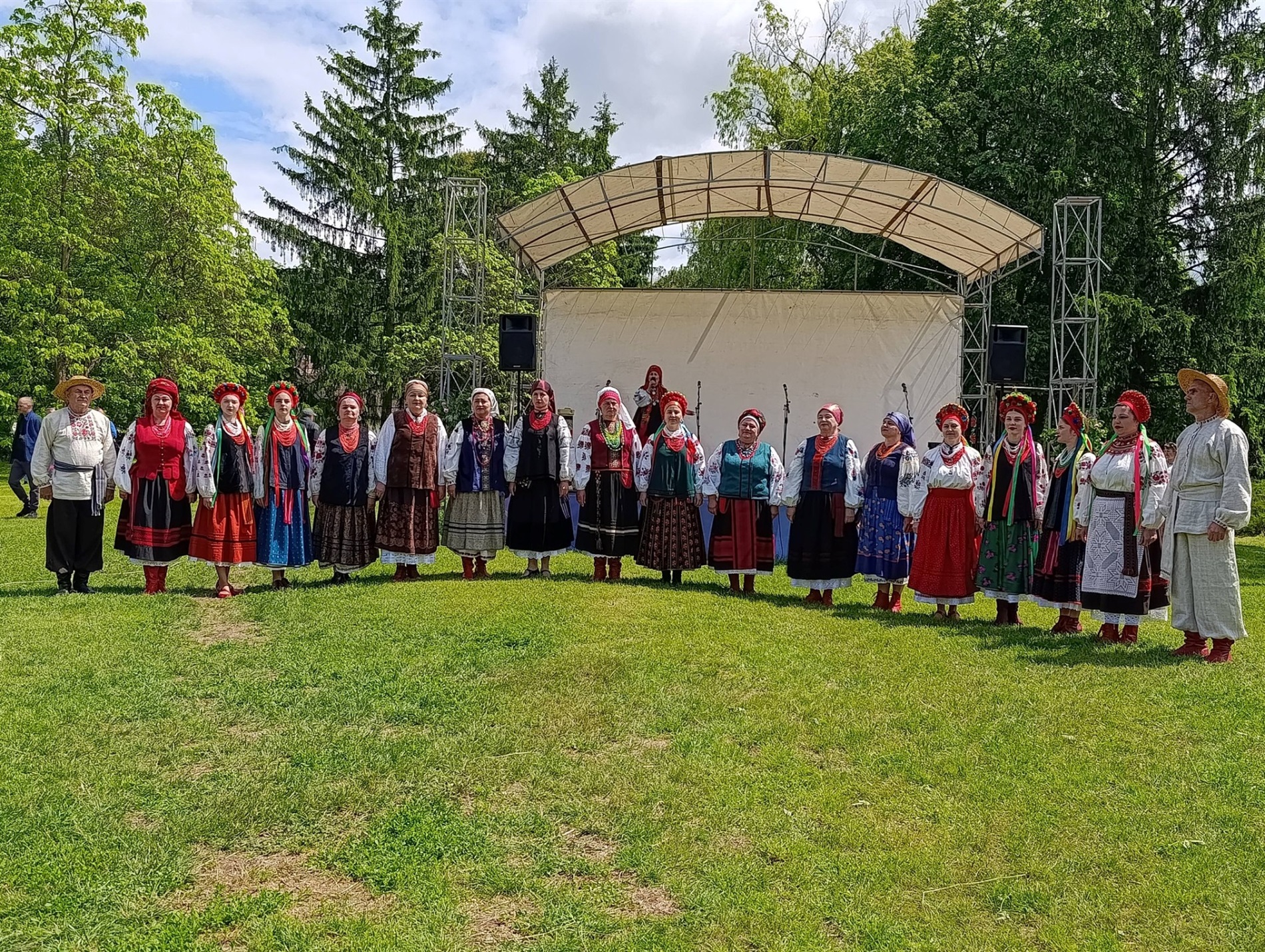 На Трійцю в Переяславі під час ярмарку в музеї просто неба зібрали для ЗСУ понад 78 тисяч гривень