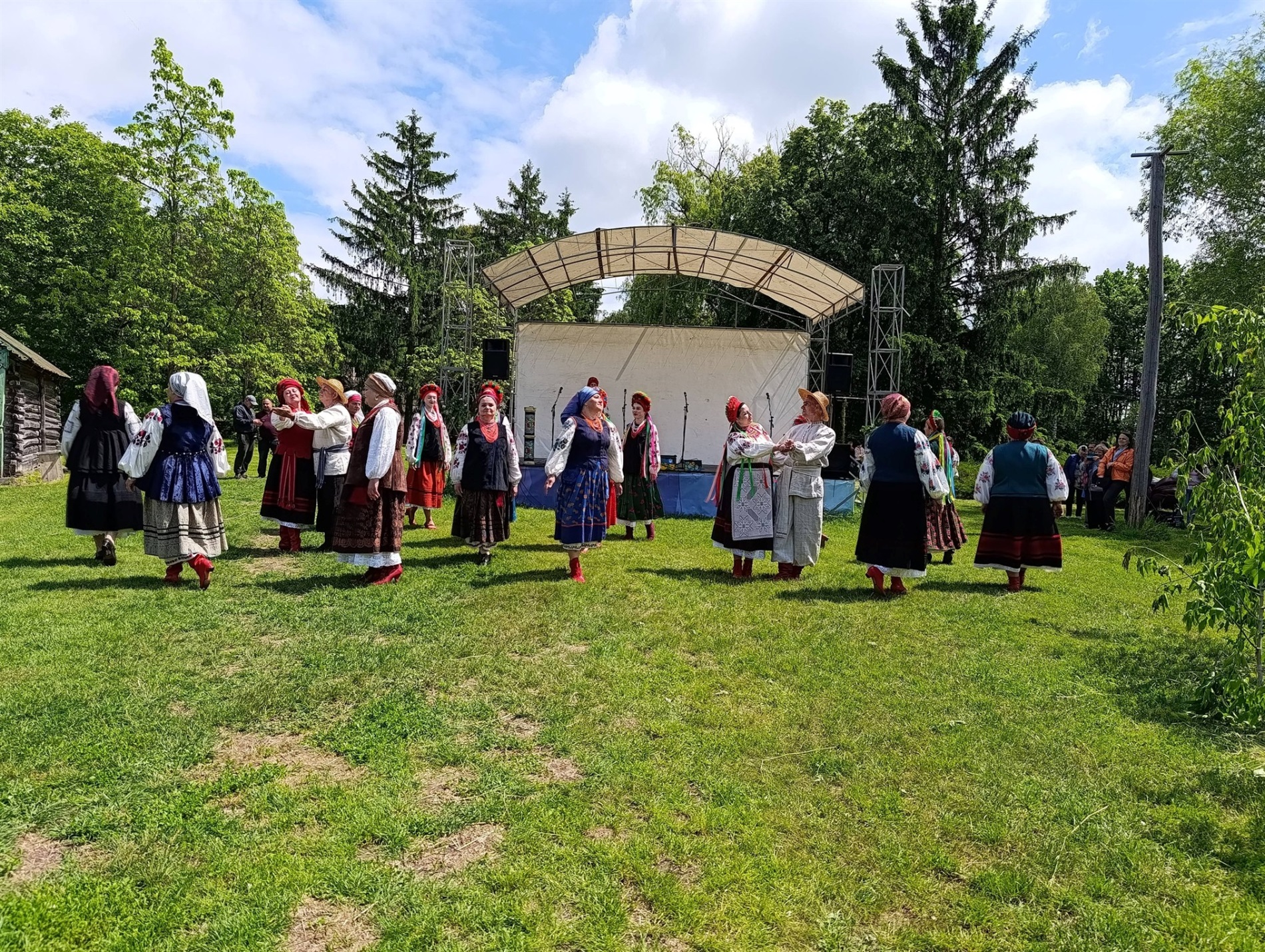 На Трійцю в Переяславі під час ярмарку в музеї просто неба зібрали для ЗСУ понад 78 тисяч гривень