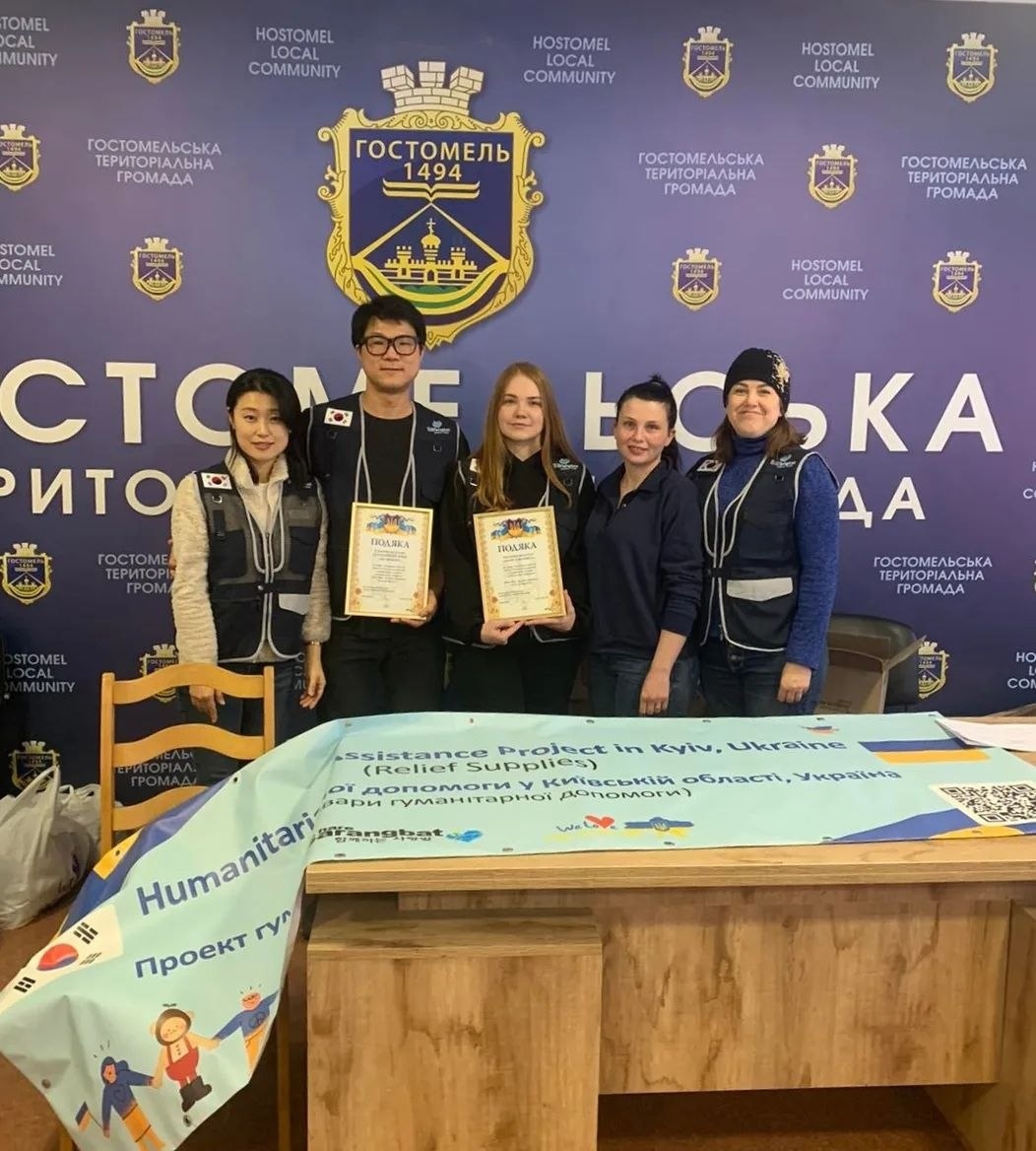 Корейське подружя Кюрії та Єноха залишилися в Україні допомагати дітям під час війни