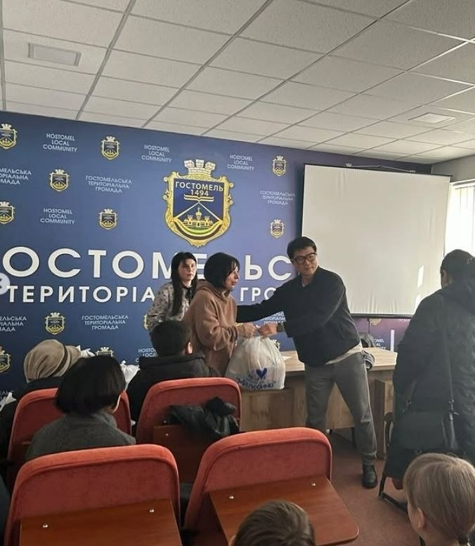 Корейське подружя Кюрії та Єноха залишилися в Україні допомагати дітям під час війни