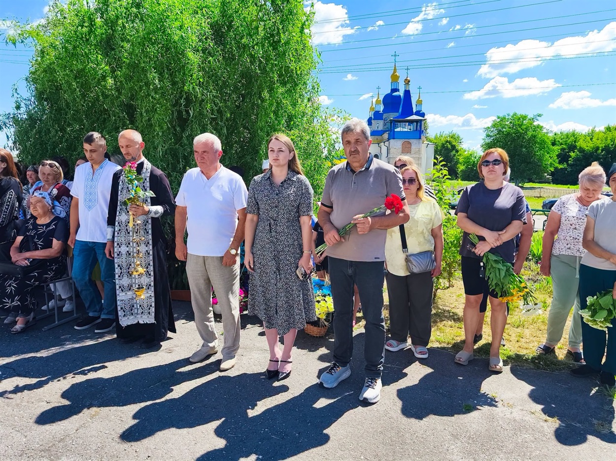 Герою Віктору Лисиці рідні та земляки відкрили меморіальну дошку на школі в рідному селі