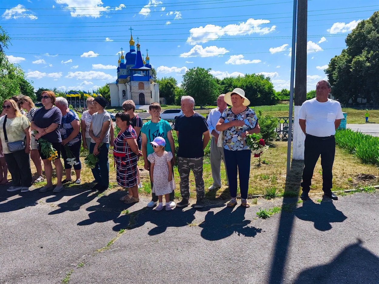 Герою Віктору Лисиці рідні та земляки відкрили меморіальну дошку на школі в рідному селі