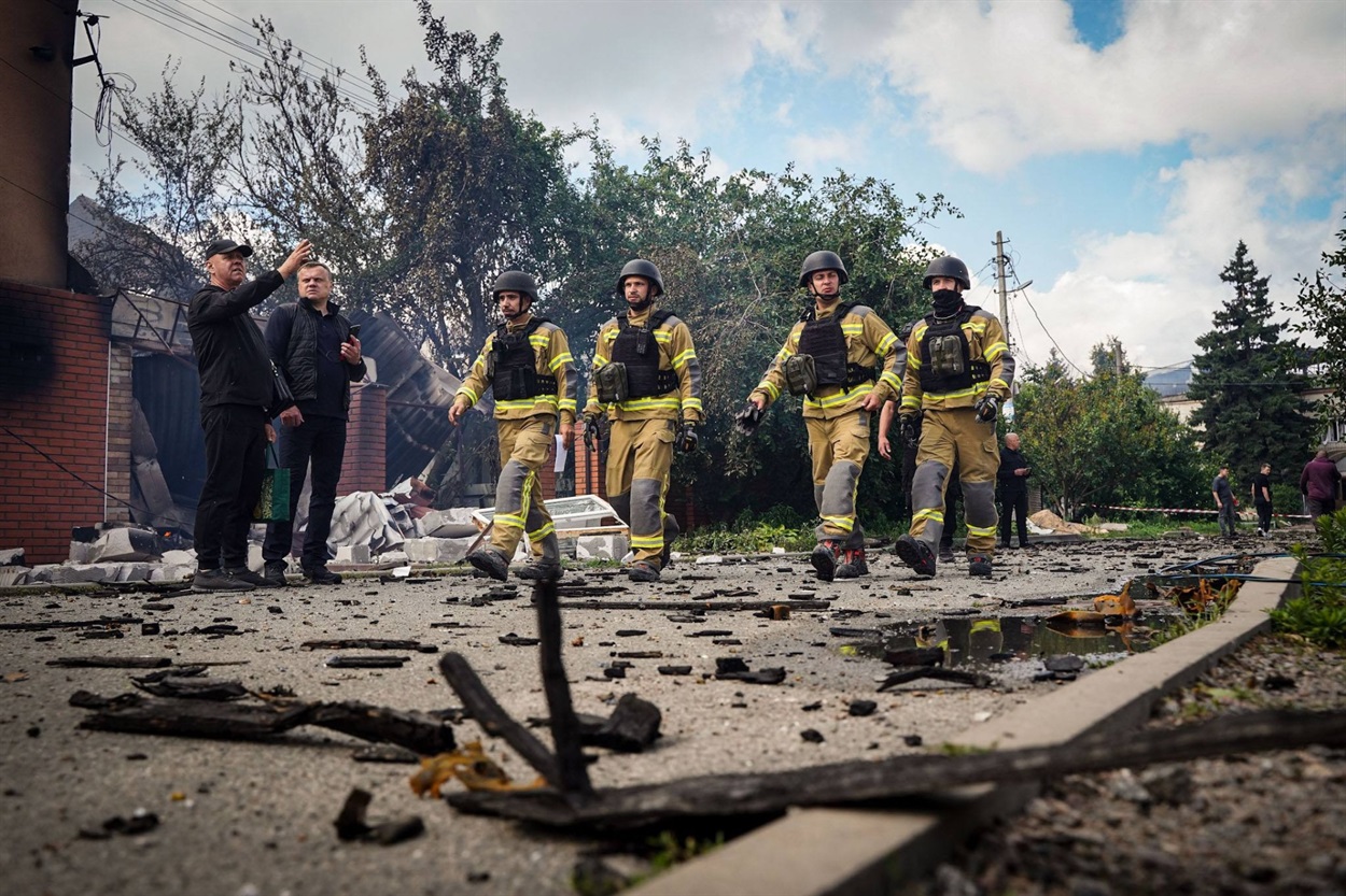 Внаслідок атаки на Київщині загинуло 18 людей, розбір зруйнованих багатоповерхівок у столиці триває