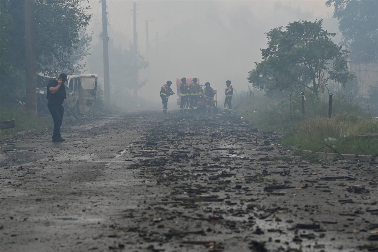 Внаслідок атаки на Київщині загинуло 18 людей, розбір зруйнованих багатоповерхівок у столиці триває