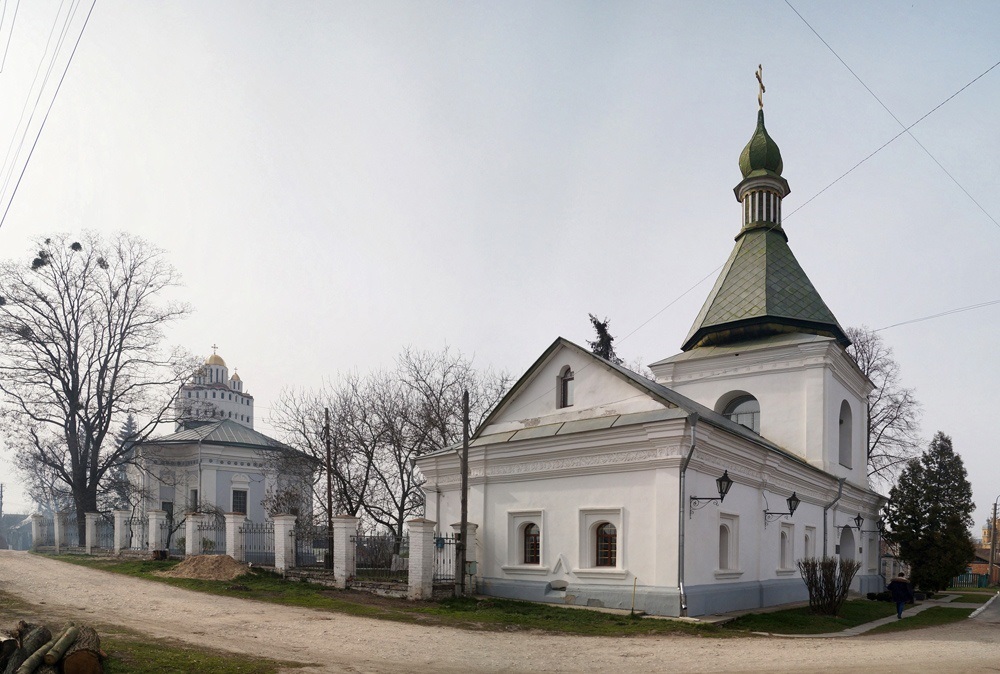 Михайлівський монастир у Переяславі зі спотвореною спорудою на даху храму за часів  управління УПЦ