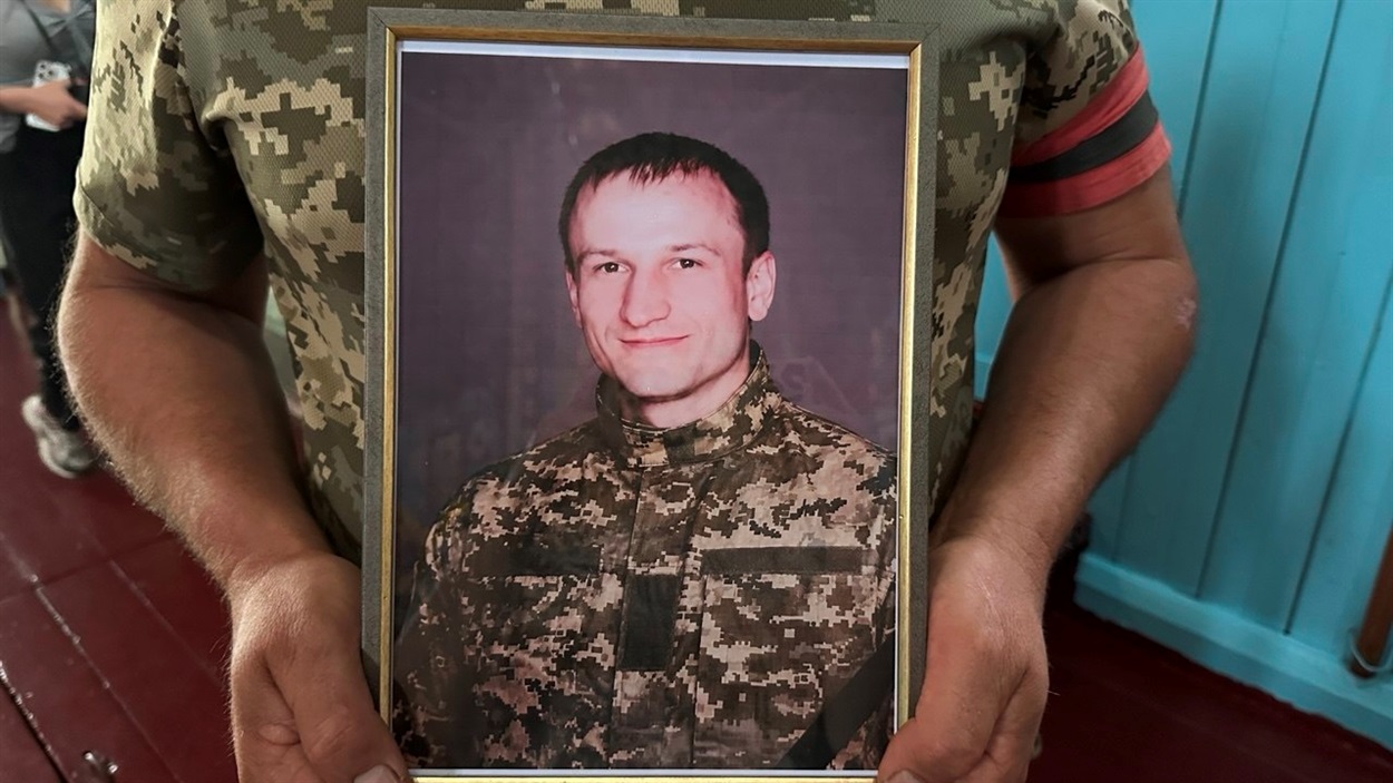 У Переяславі попрощалися зі стрільцем-снайпером 95 бригади Іваном Кобзєвим, який загинув на Курщині