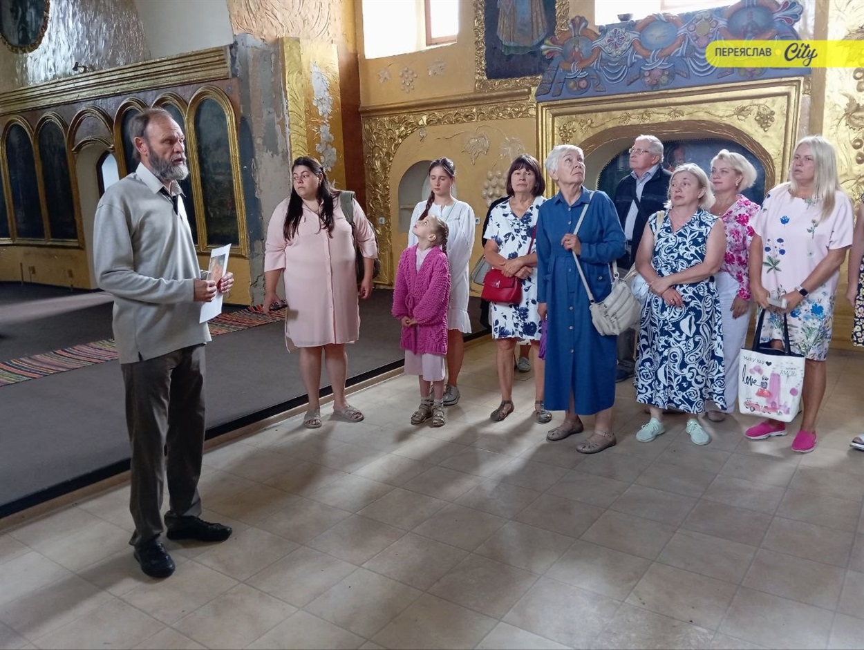 У Переяславі провели першу екскурсію комплексом Михайлівської церкви після звільнення від упц мп