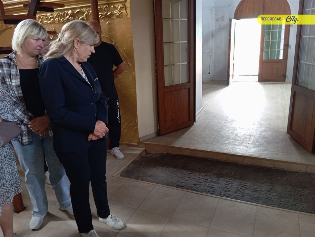У Переяславі провели першу екскурсію комплексом Михайлівської церкви після звільнення від упц мп
