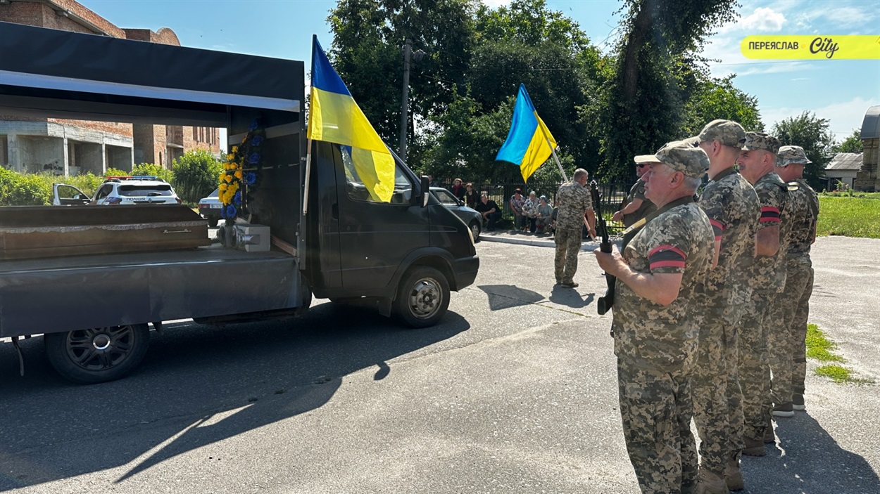 Переяславщина попрощалася з Героєм Олександром Фесенком, він все життя вирощував хліб