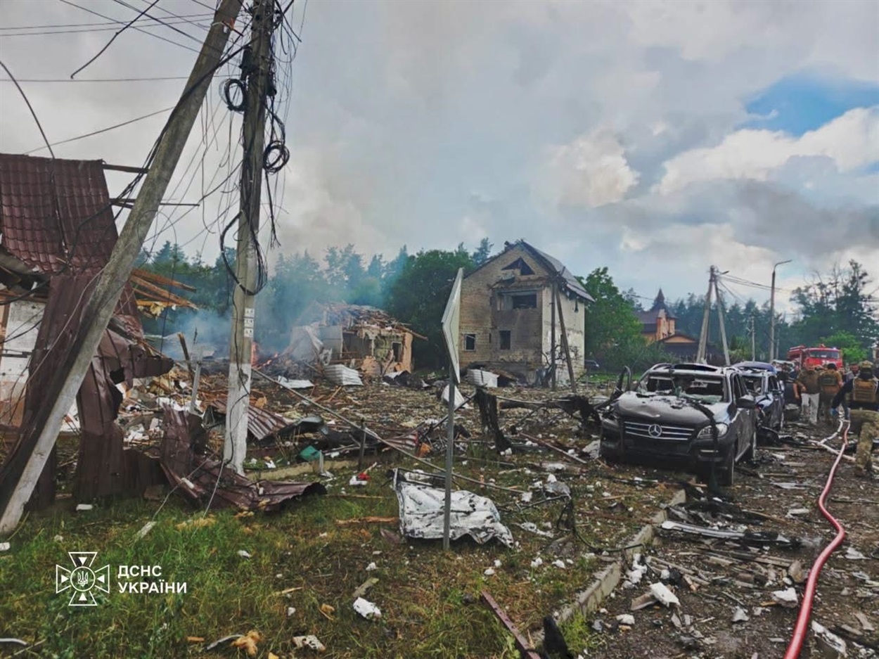 Унаслідок ракетного удару росії по Київщині 24 липня загинули 10 людей, ще близько 100 поранені